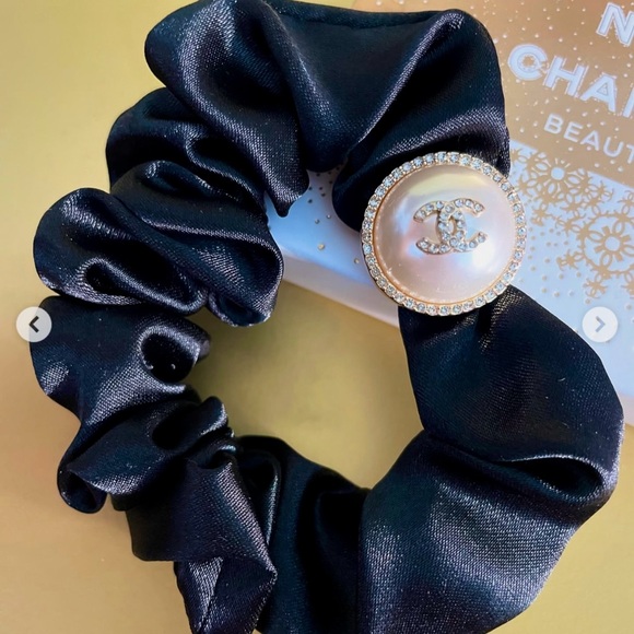 CHANEL Holiday Edition Black Hair Scrunchie with Pearl Detail NWB GWP - Picture 8 of 13
